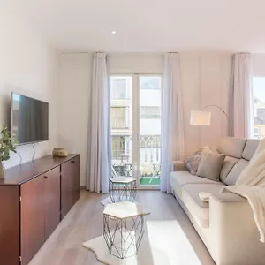 https://urbe10-premium-atarazanas-2-bedrooms-apartment.hotelsinnerja.org